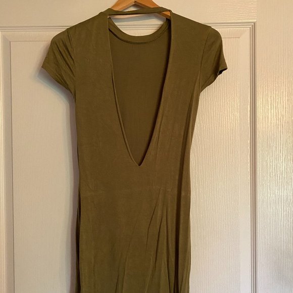 Superdown Terra Tee Backless Deep V Olive Dress - Picture 4 of 5